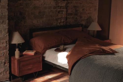 Spitalfields Apartment | Mid-Century Studio