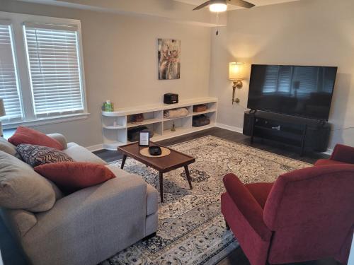 Hibbing Apartment | Mid-century Vintage Apartment