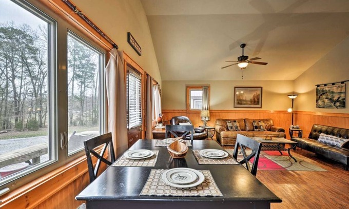 Groveoak Cabin | MID LAKE HIDEAWAY, FISHING FAMILY OUTDOOR FUN