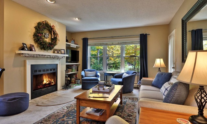 Ludlow Condo | Mid-mountain Winterplace Condo with Direct Ski Access