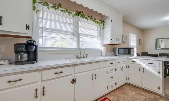 North Newport News House | Mid Peninsula - Easy access to everywhere you want to be!