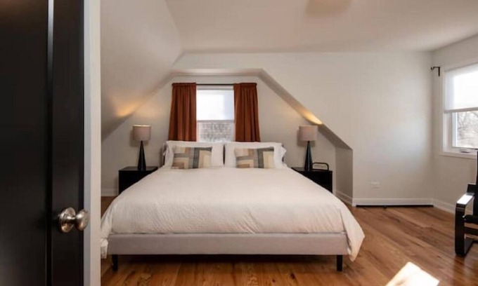 Bridgeview House | Mid-Term 4Bed/2Bath, 2x King Beds, 2x Queen Beds