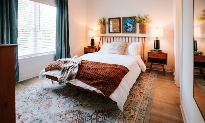 Athens House | Mid-Term Discounts - Near Downtown, UGA, Hospital
