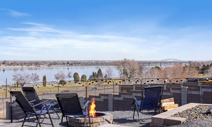 Tri-Cities House | Mid-Term Now Available, Best River View, No Host/Cleaning Fees, Great Discounts.