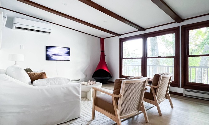 Kendall House | Midcentury modern lake house