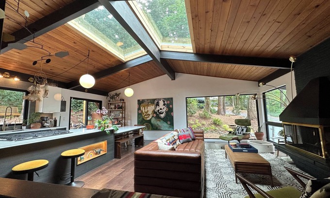 Multnomah Village House | Midcentury Modern – a true masterpiece inspired by the iconic Frank Lloyd Wright