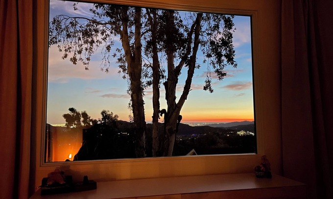 La Canada Flintridge House | Midcentury Modern gem with panoramic mountain and ocean views, 20mins from DTLA