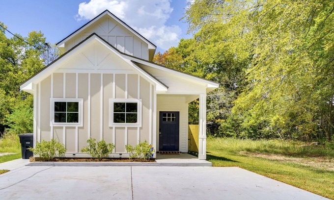 Mid City South House | MidCity Mural House - LSU - 3Bed Modern Amenities