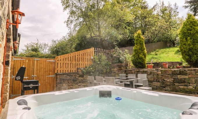 Haworth House | MIDDLE BARN, family friendly, character holiday cottage in Haworth
