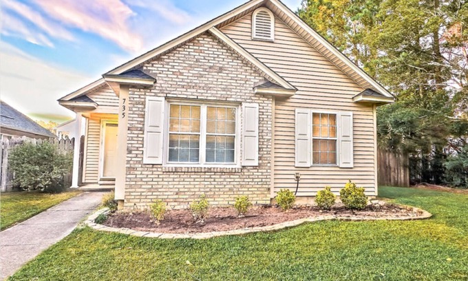 Kings Grant House | Middle of Wrightsville Beach and Downtown!