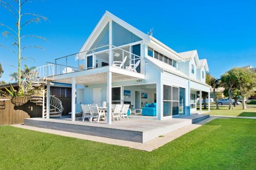 Lake Cathie House | Middle Rock Beach House - Beach Front, Lake Cathie