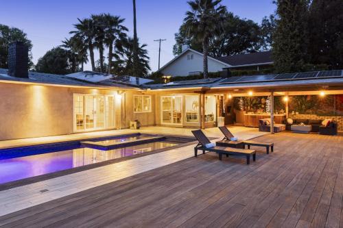 West Hills House | Middlebury Heights with Pool