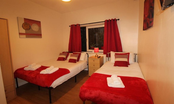 Chesterfield House | Middlecroft House Staveley by Smart Corporate Stays