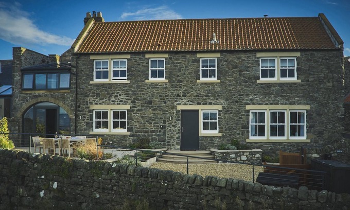 Craster Cottage | Middlerigg - a family friendly that sleeps 6 guests in 3 bedrooms