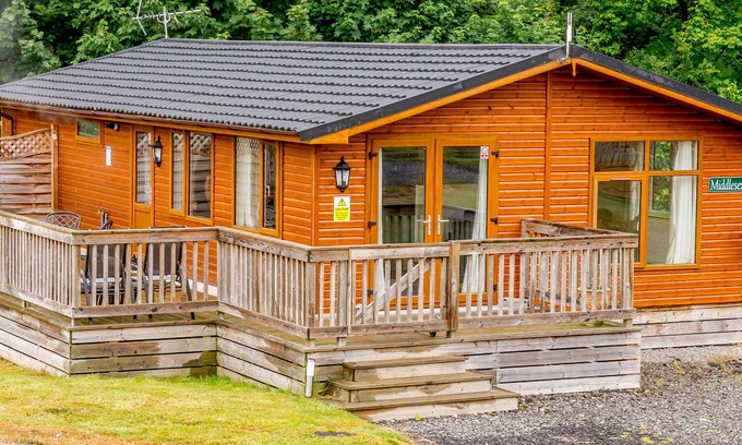 Kiplin Cabin | MIDDLESEX LODGE, pet friendly, character holiday cottage in Kiplin