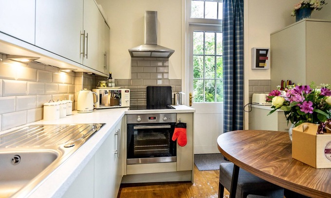 York Cottage | Middlethorpe Manor no 6 - Sleeps 4 guests in 2 bedrooms