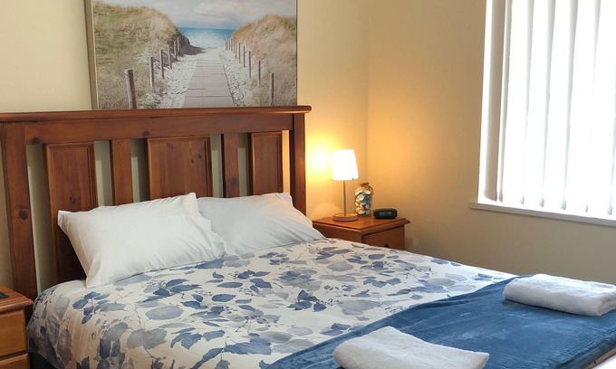 Mira Mar Apartment | Middleton Mews Unit 5 .....Affordable Quiet Central Location to CBD