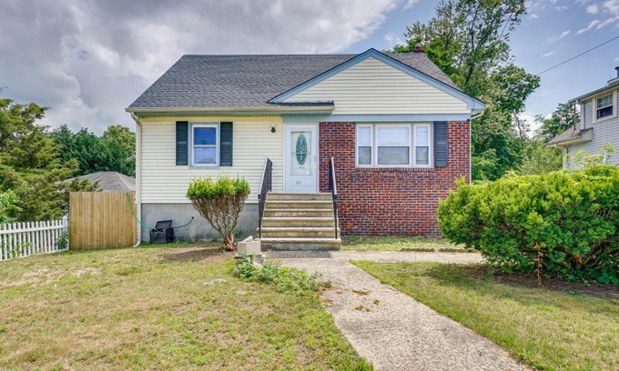Leonardo House | Middletown Township Home, Close to Beaches!