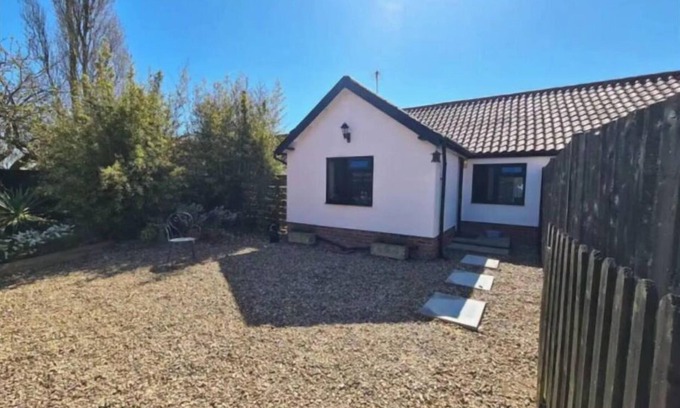 Harleston Cottage | Middletree ideal modern cottage pet friendly