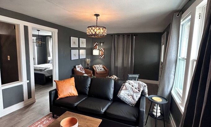 Russell Condo | Midnight Cowboy-1 Bed/1 Bath Condo-Kitchen/Living Room/Fireplace/Walkin Shower-Sleeps Up to 4PP
