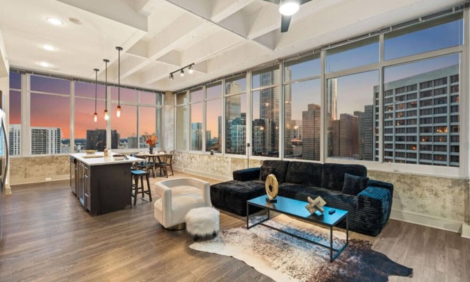 Peachtree Center Apartment | Midnight Magnolia Loft | 1203