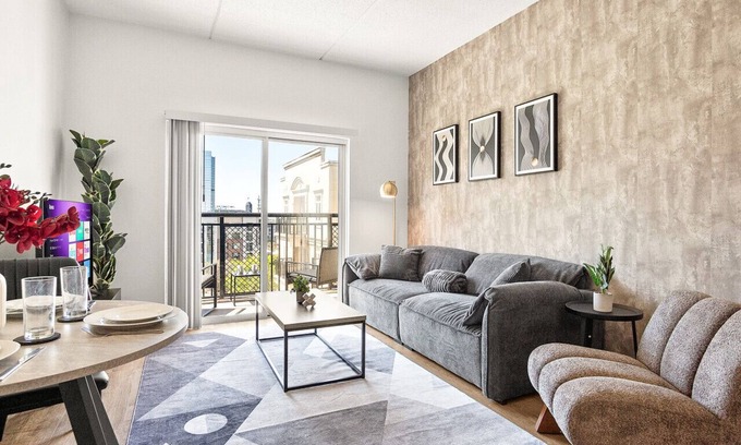 Charlotte Center City Apartment | Midnight Marvel | Amazing City Views, Free Parking