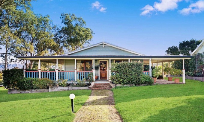 Lovedale House | Midnight's Promise - Promise 1