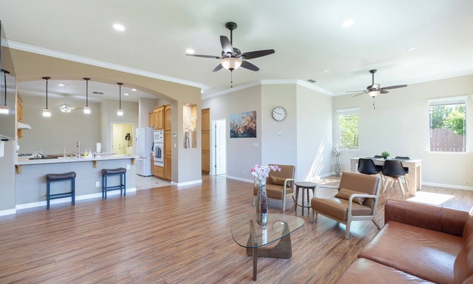 Folsom House | Midterm Rental 30 days Cozy 3BR House Family Friendly Lovely Backyard Fast WiFi