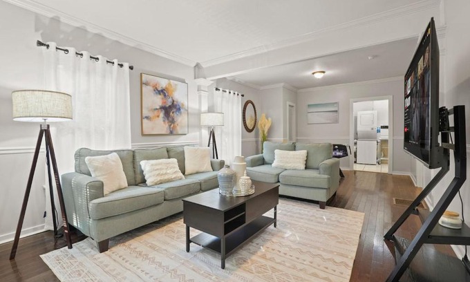 Knight Park House | Midtown 2BR Home Near DT and G Aquarium