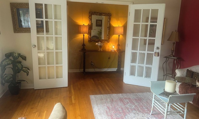 Wilmington House | Midtown and Must Love Dogs