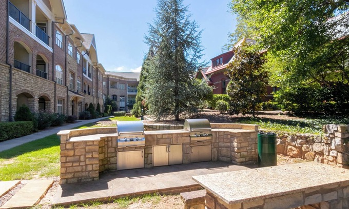 SoNo Apartment | Midtown Condo with High Ceiling!