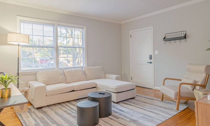 Columbus Apartment | MidTown Flats Suite C1
