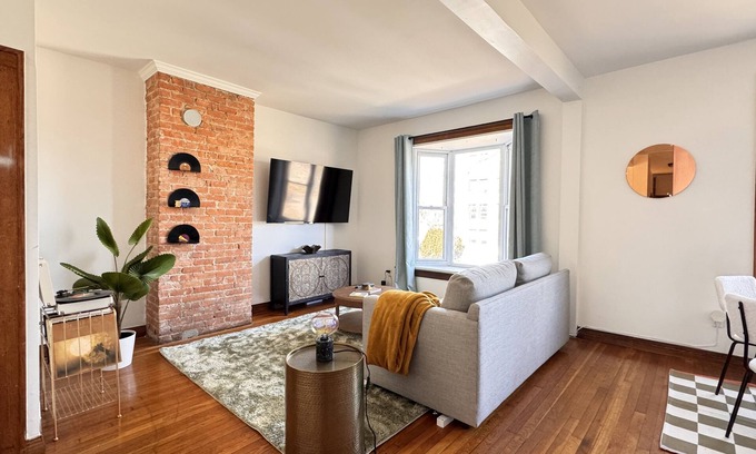 Midtown House | Midtown Gem - Sound Booth @ Willis St Retreat