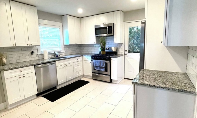 Rockdale House | Midtown Get Down: Private Escape Near City Lights