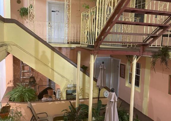 Estate Queens Quarter House | Midtown Guest House