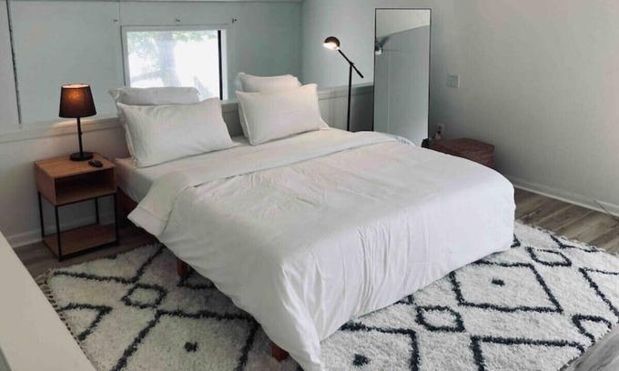 Hillcrest Apartment | Midtown loft, King bed, touch of modern