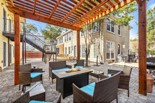 MacGregor House | Midtown, Med Center, Dt Home Games Patio Bbq