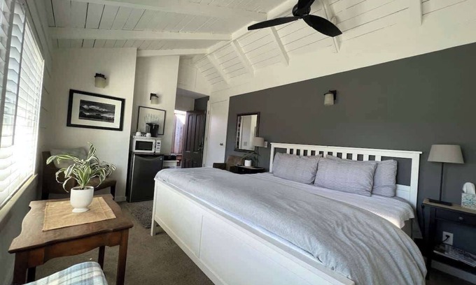 Bananna Belt Apartment | Midtown Private Cabana-Private Entry