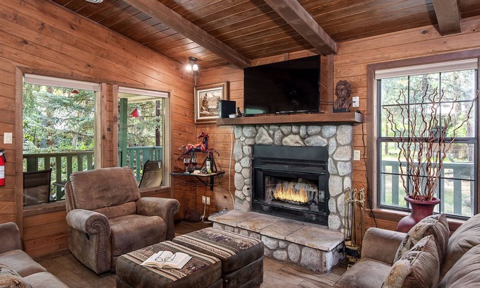 Ruidoso Cabin | Midtown Riverfront Complex | Hot Tubs, Fireplace!