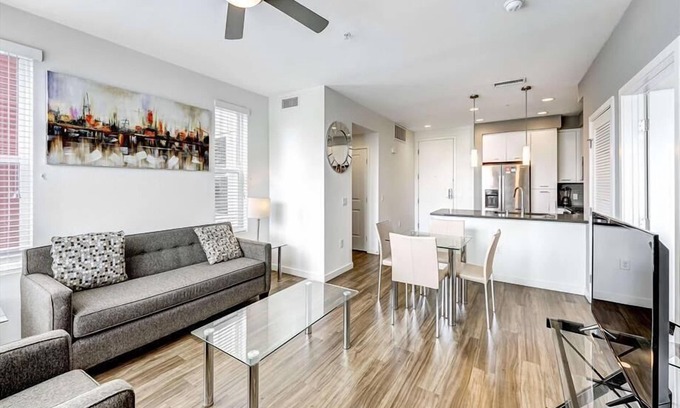 Midtown Apartment | Midtown South 1 BR | Near Metro North