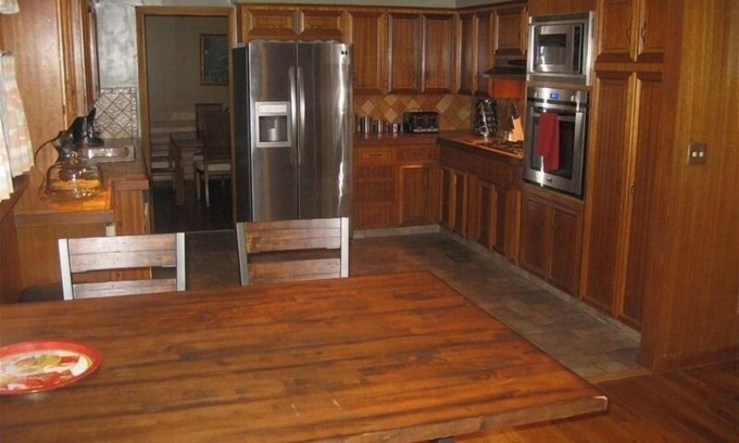Tulsa House | Midtown Tulsa, Quiet Street, Minutes to Expo, Hospitals, Shops, large yard
