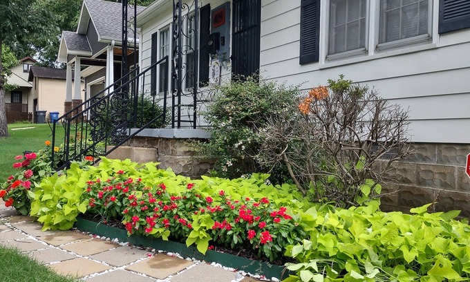 Jonesboro House | Midtown Vintage Belle House conveniently located in the center of Jonesboro.