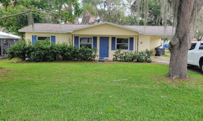 Polk City House | Midway between Disney and the Gulf beaches