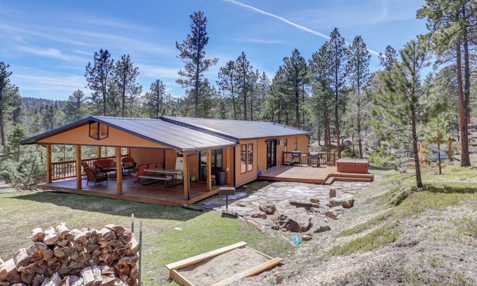 Deadwood Cabin | Midway Meadows - private location!
