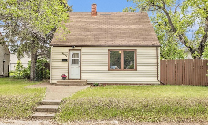 North Battleford House | Mighty Manor
