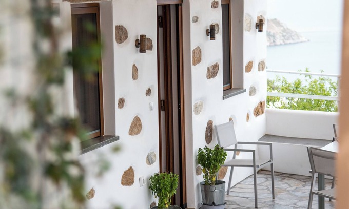 Vromolithos Villa | Mike's Guesthouse