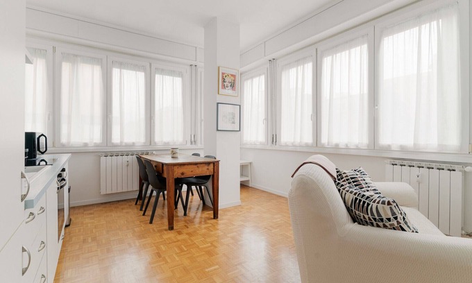 Barona Apartment | Milano Bright Apartment with private parking!