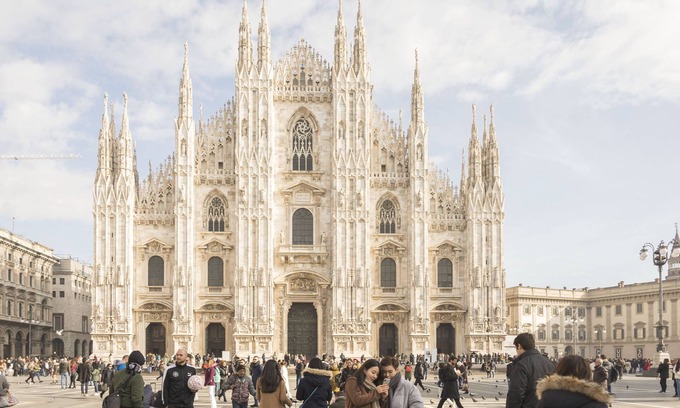 San Babila Apartment | Milano Duomo Elegance Home - next to Duomo, shopping district, 5 guests