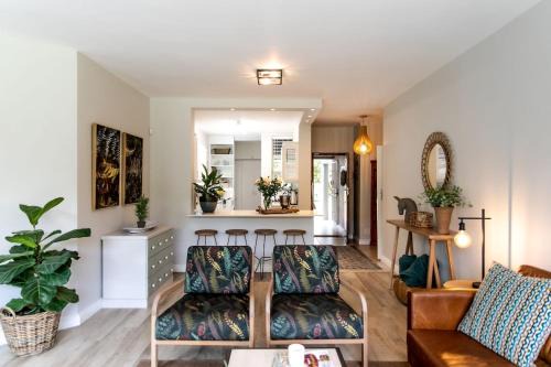 Eastcliff Apartment | Milas Place Spacious & Comfortable at Bayview