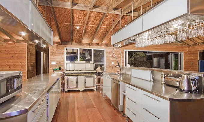 Milbrodale House | Milbrodale Lodge - Architecturally designed 4 bdrm mountainside house, great views and open fireplace